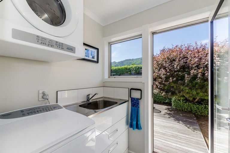 Photo of property in 44 Rewarewa Crescent, Waikanae, 5036