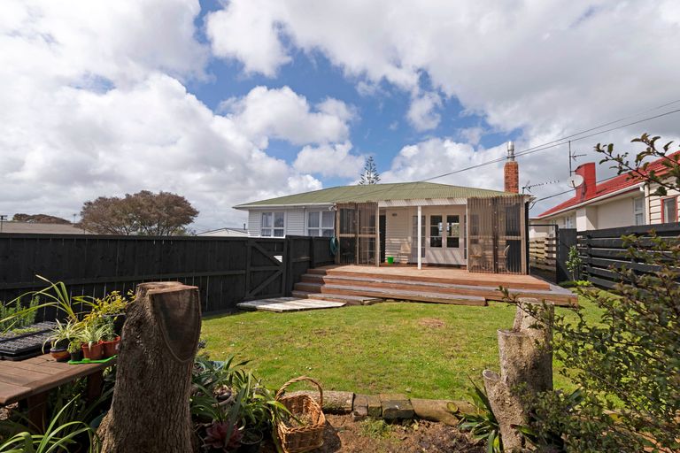 Photo of property in 76 Forest Hill Road, Henderson, Auckland, 0612