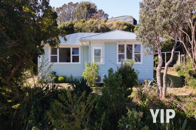 Photo of property in 58 Kenmore Street, Newlands, Wellington, 6037