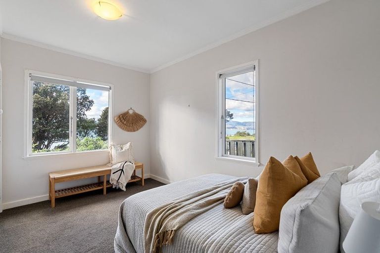 Photo of property in 318 Queens Drive, Lyall Bay, Wellington, 6022