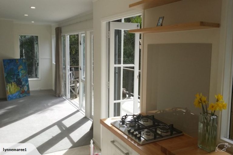 Photo of property in 2 Opou Road, Titirangi, Auckland, 0604