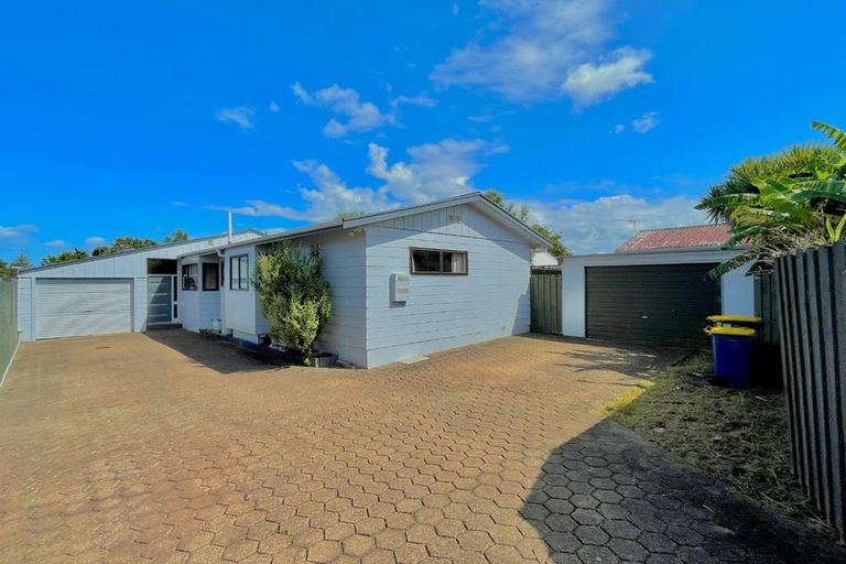 Photo of property in 1/17 Rosier Road, Glen Eden, Auckland, 0602
