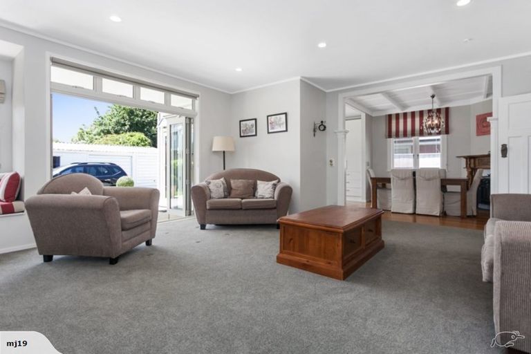 Photo of property in 32 Queen Street, Cambridge, 3434