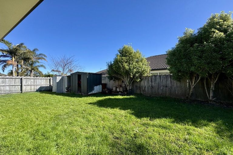 Photo of property in 12 Mellefont Close, East Tamaki Heights, Auckland, 2016