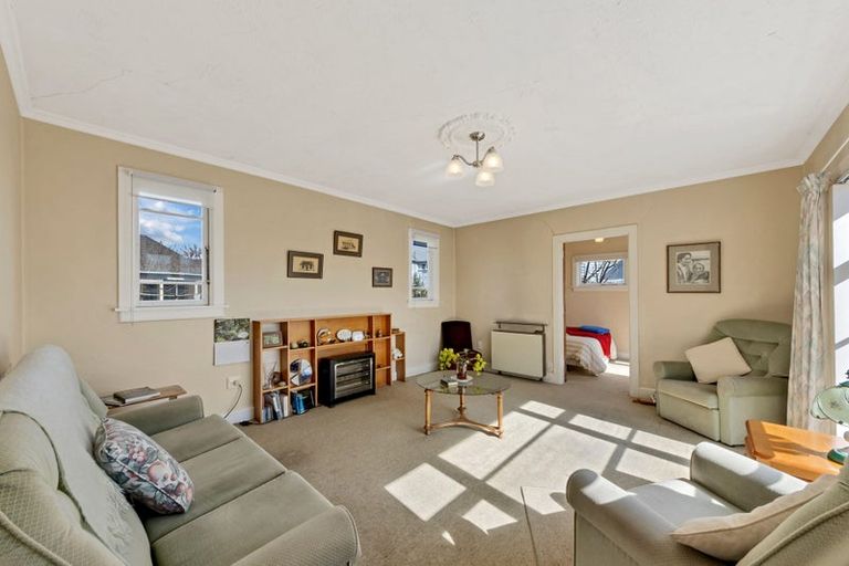 Photo of property in 25 Derrett Place, Saint Martins, Christchurch, 8022