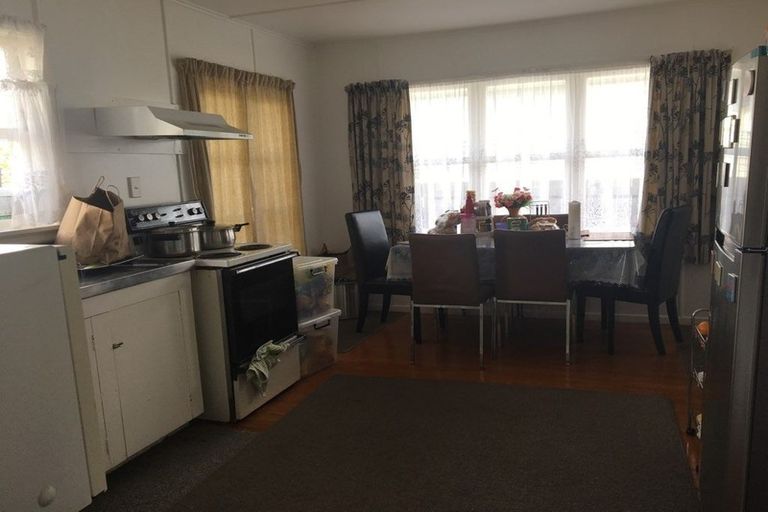 Photo of property in 116 Matipo Road, Te Atatu Peninsula, Auckland, 0610