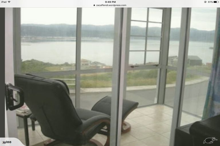 Photo of property in 36b Tamworth Crescent, Newlands, Wellington, 6037