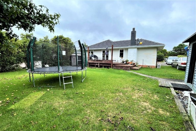 Photo of property in 27 Kervil Avenue, Te Atatu Peninsula, Auckland, 0610