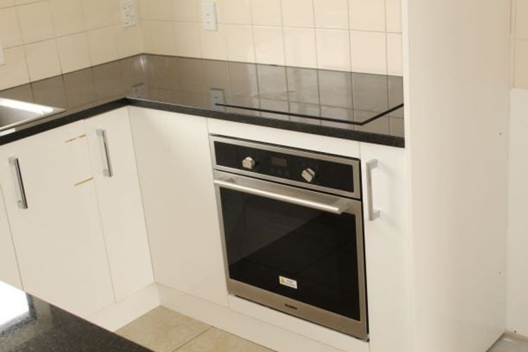 Photo of property in 10 Hill Crescent, New Lynn, Auckland, 0600