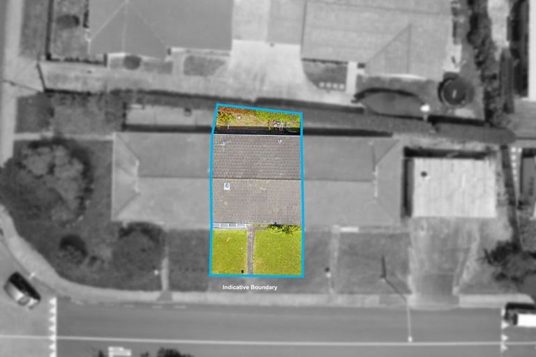 Photo of property in 2/2 Vodanovich Road, Te Atatu South, Auckland, 0610