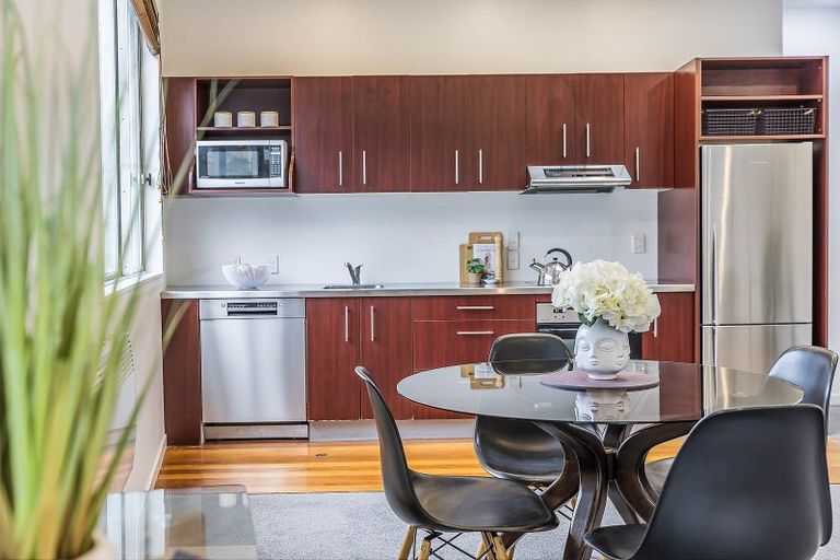 Photo of property in 203 Tasman Street, Mount Cook, Wellington, 6021