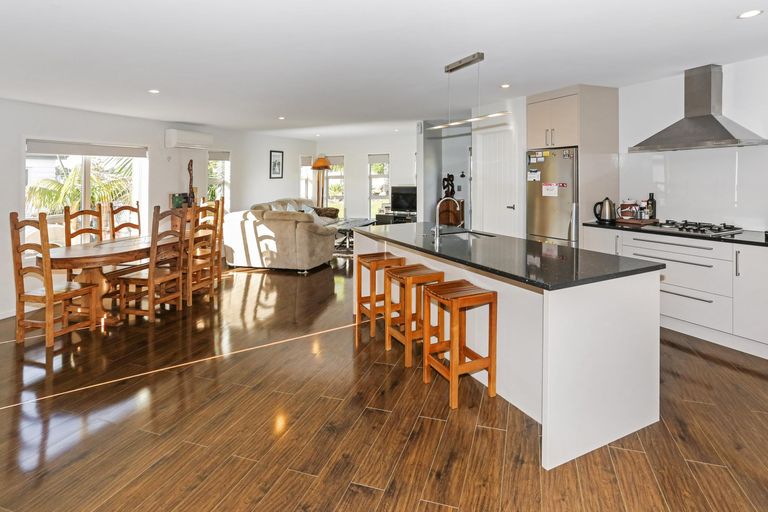 Photo of property in 64 Isabella Drive, Pukekohe, 2120