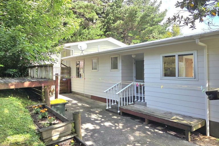 Photo of property in 3a Spruce Grove, Ranui, Porirua, 5024