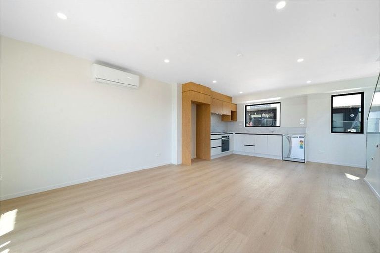 Photo of property in 5/16 Hewlett Road, Massey, Auckland, 0614