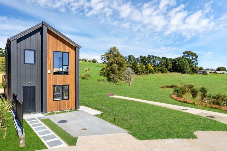 Photo of property in 20 Piringa Road, Pukekohe, 2120