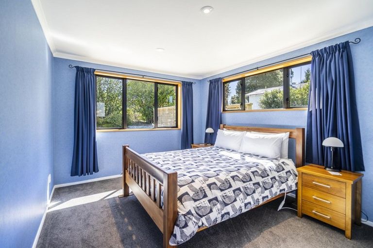 Photo of property in 15 Home Street, Manapouri, 9679