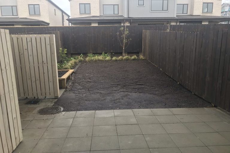 Photo of property in 33 Peihana Road, Hobsonville, Auckland, 0616