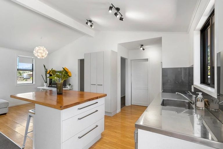 Photo of property in 10 Inver Street, Glen Eden, Auckland, 0602
