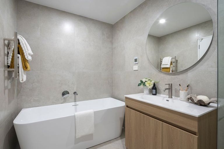 Photo of property in 2/9 Rengarenga Rise, Fairview Heights, Auckland, 0632