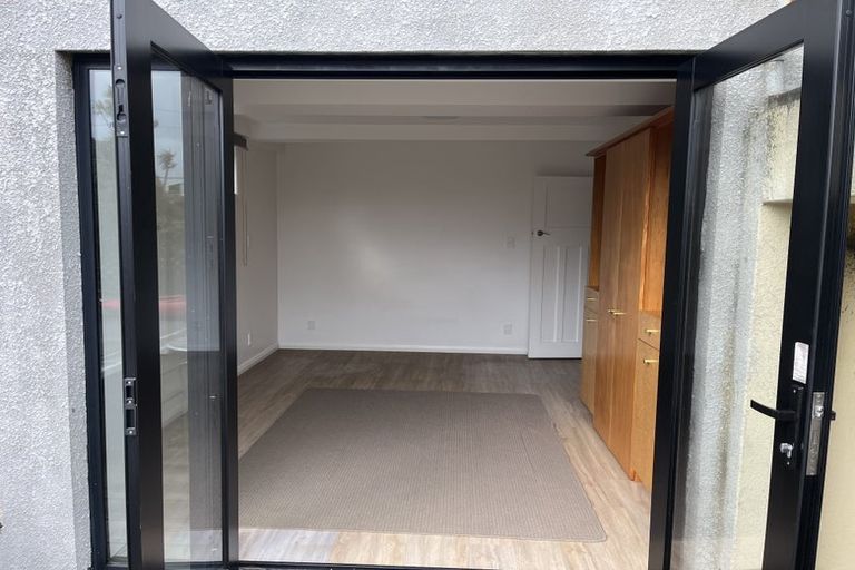 Photo of property in 7 Pinelands Avenue, Seatoun, Wellington, 6022