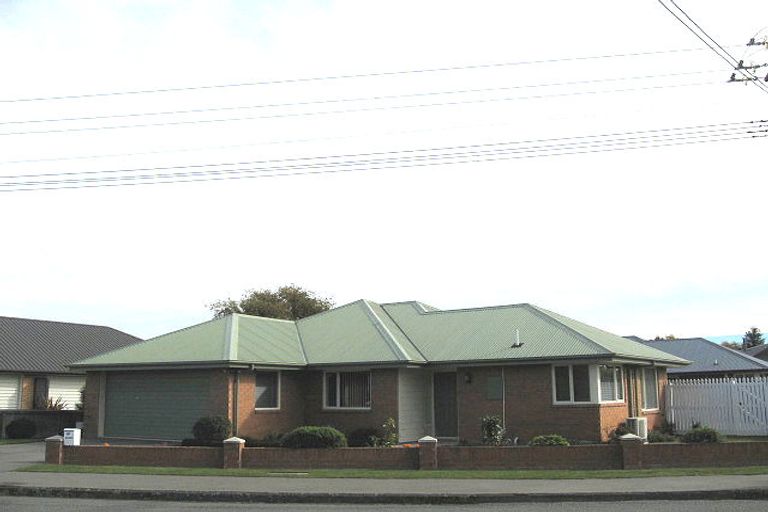 Photo of property in 50a Middlepark Road, Sockburn, Christchurch, 8042