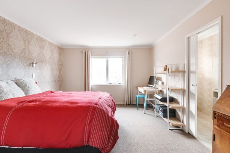 Photo of property in 34 Saint Heliers Place, Papamoa Beach, Papamoa, 3118