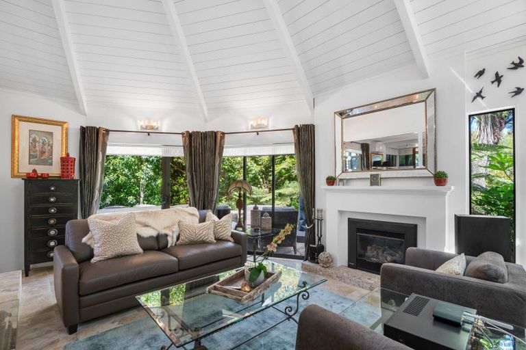 Photo of property in 19 Atarua Gardens, Waiatarua, Auckland, 0604