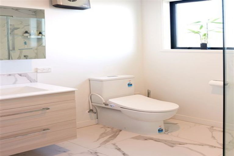Photo of property in 52c Vodanovich Road, Te Atatu South, Auckland, 0610