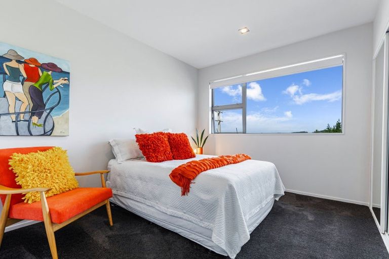 Photo of property in 32 Manhattan Rise, Orewa, 0931