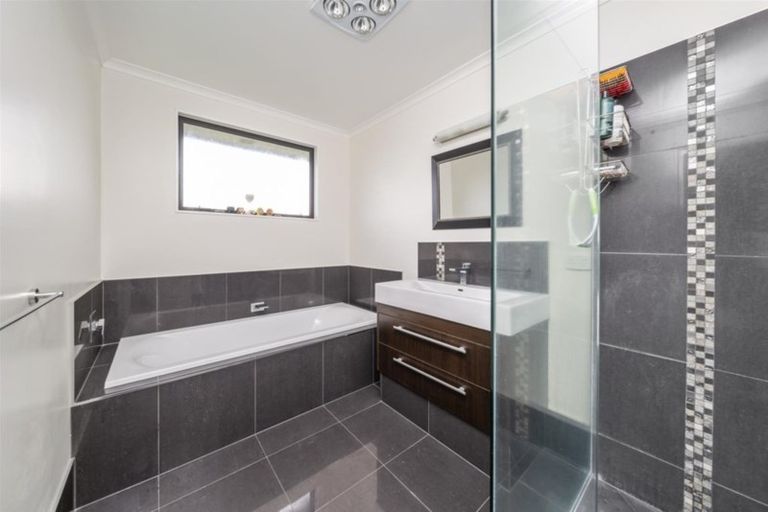 Photo of property in 5 Reremoana Close, Hawera, 4610