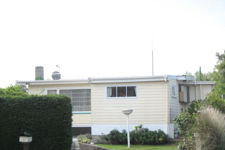 Photo of property in 16 Queens Avenue, Waikuku Beach, 7402
