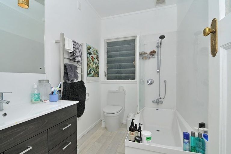Photo of property in 136u4 Evans Bay Parade, Roseneath, Wellington, 6021