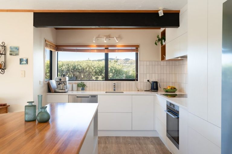 Photo of property in 6 Montrose Grove, Churton Park, Wellington, 6037