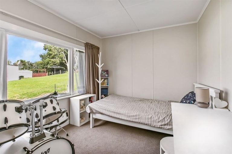 Photo of property in 15 Awaroa Road, Helensville, 0800