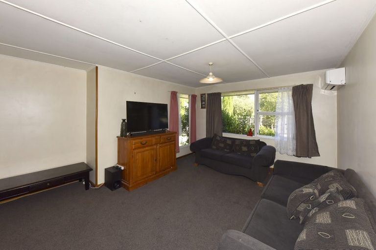 Photo of property in 24 La Perouse Place, Northcote, Christchurch, 8052