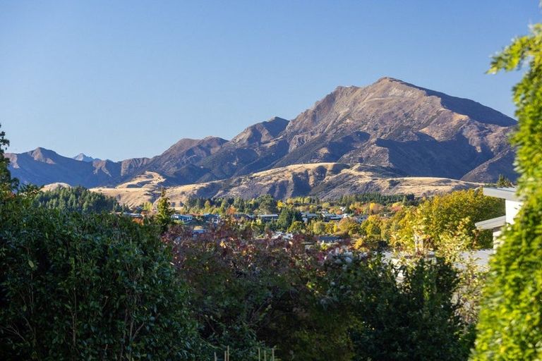 Photo of property in 8 Kennedy Crescent, Wanaka, 9305
