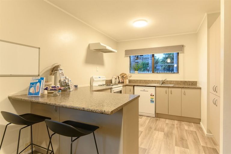 Photo of property in 2/18 Gloria Avenue, Te Atatu Peninsula, Auckland, 0610