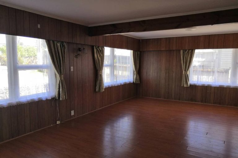 Photo of property in 30 Kingdale Road, Henderson, Auckland, 0610