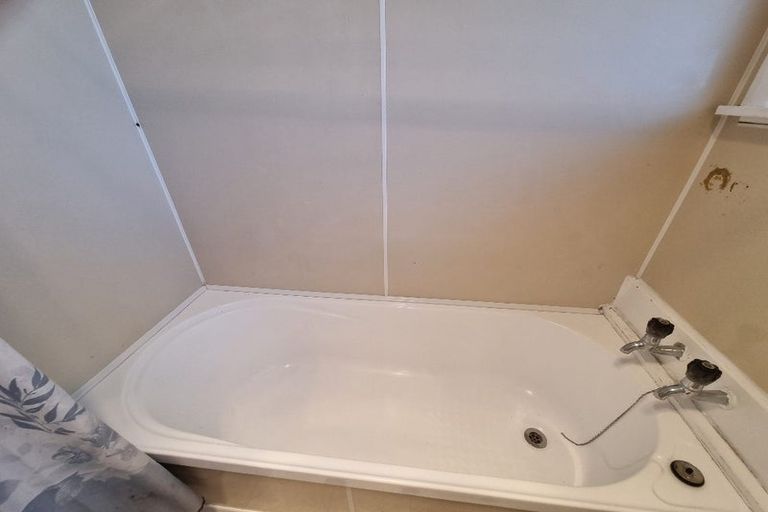 Photo of property in 12a Maraval Crescent, Grenada Village, Wellington, 6037