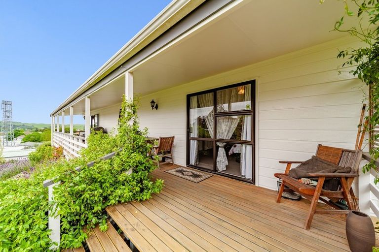 Photo of property in 10 Saint Marys Road, Waipukurau, 4200
