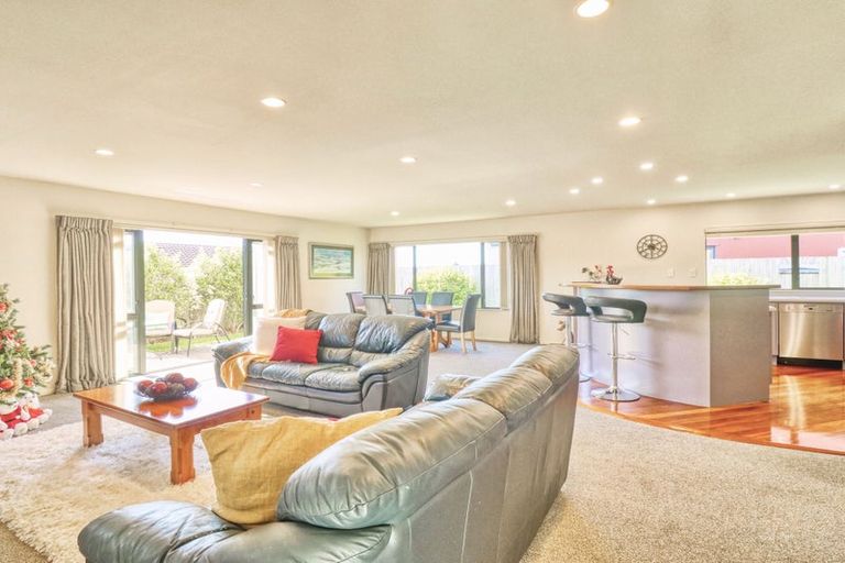 Photo of property in 28b James Cook Drive, Whitby, Porirua, 5024