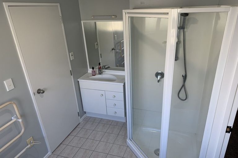 Photo of property in 16 Imelda Road, Te Atatu Peninsula, Auckland, 0610