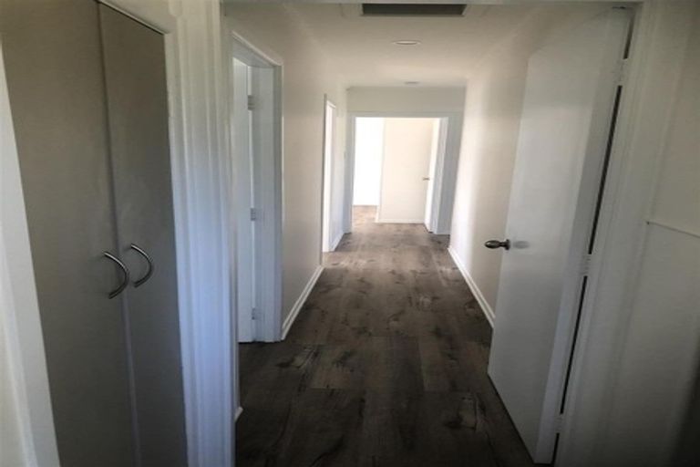 Photo of property in 5 Thomas Rea Place, Te Atatu South, Auckland, 0610