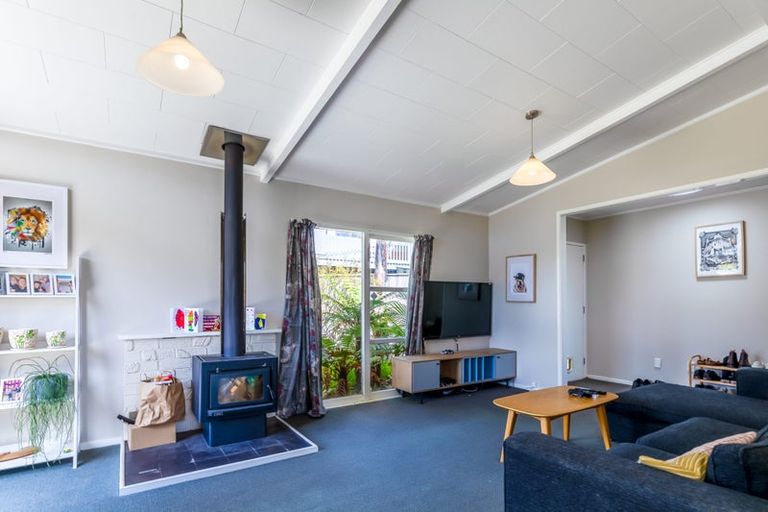 Photo of property in 21 South Lynn Road, Titirangi, Auckland, 0604