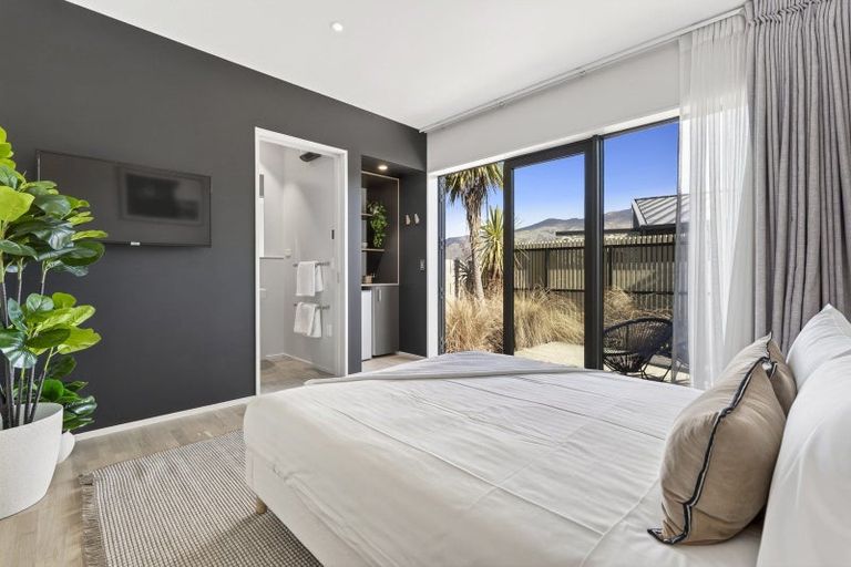 Photo of property in 15 Kereru Crescent, Wanaka, 9305