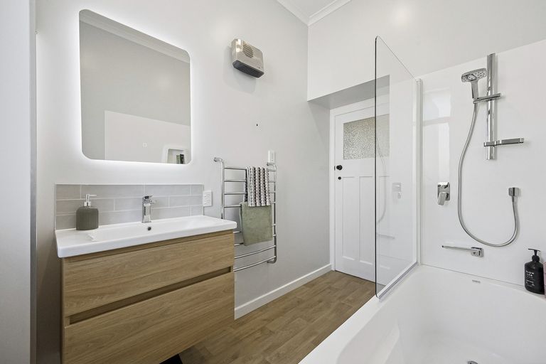 Photo of property in 243 Macandrew Road, Forbury, Dunedin, 9012