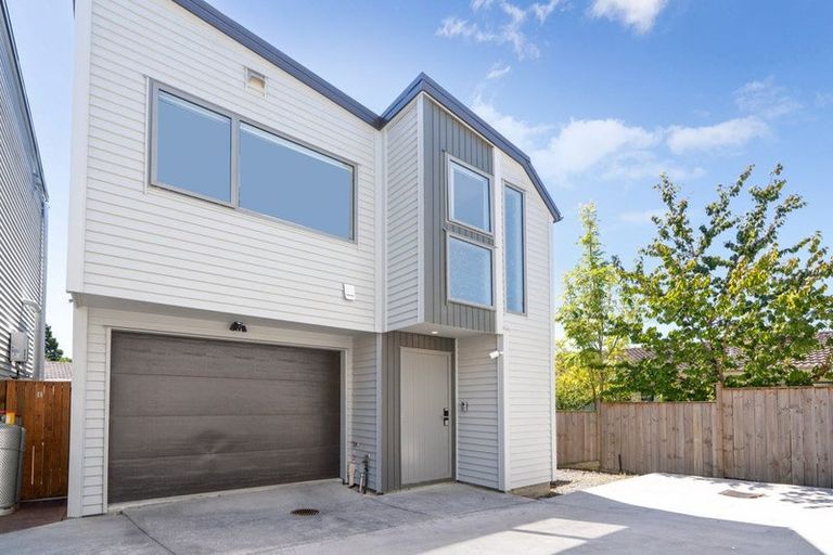 Photo of property in 7/11 Celeste Place, Totara Vale, Auckland, 0627