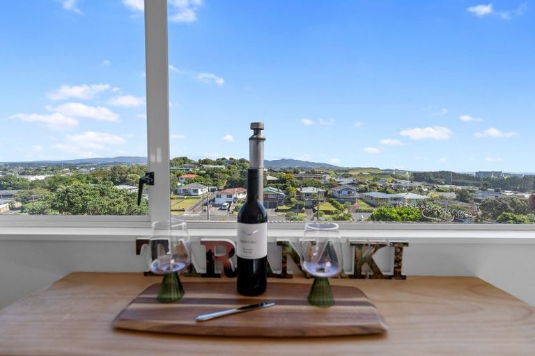 Photo of property in 4 Crownhill Street, Spotswood, New Plymouth, 4310