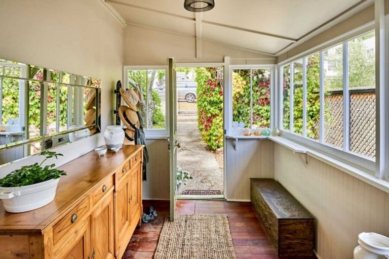 Photo of property in 17 Mahoe Street, Eastbourne, Lower Hutt, 5013