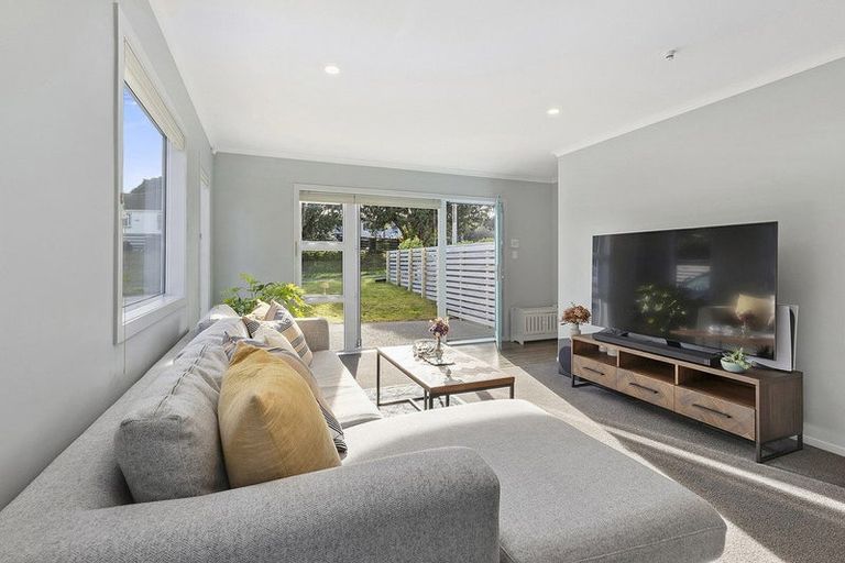 Photo of property in 2/1 Murphy Place, Titahi Bay, Porirua, 5022